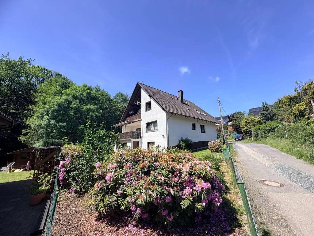 Immobilie in Neunkirchen-Seelscheid - Zwei-Parteienhaus mit tollem Grundstück - Bild 0