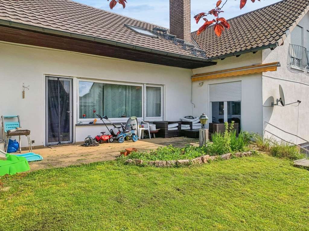 Immobilie in Bellheim - Attraktives Mehrfamilienhaus mit Garage, großem Südgarten &amp; starkem Vermietungspotenzial! - Bild 2
