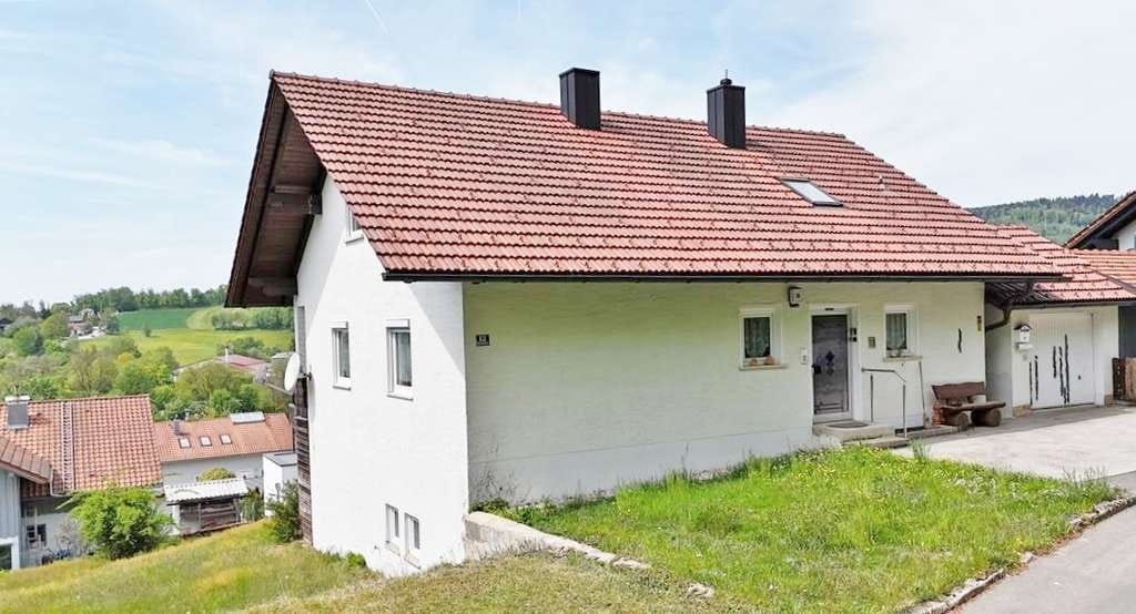 Immobilie in Hauzenberg - Panoramisches Wohnen in 
94051 Hauzenberg – Ein Refugium mit Substanz, Ruhe und außergewöhnlichem E - Bild 3