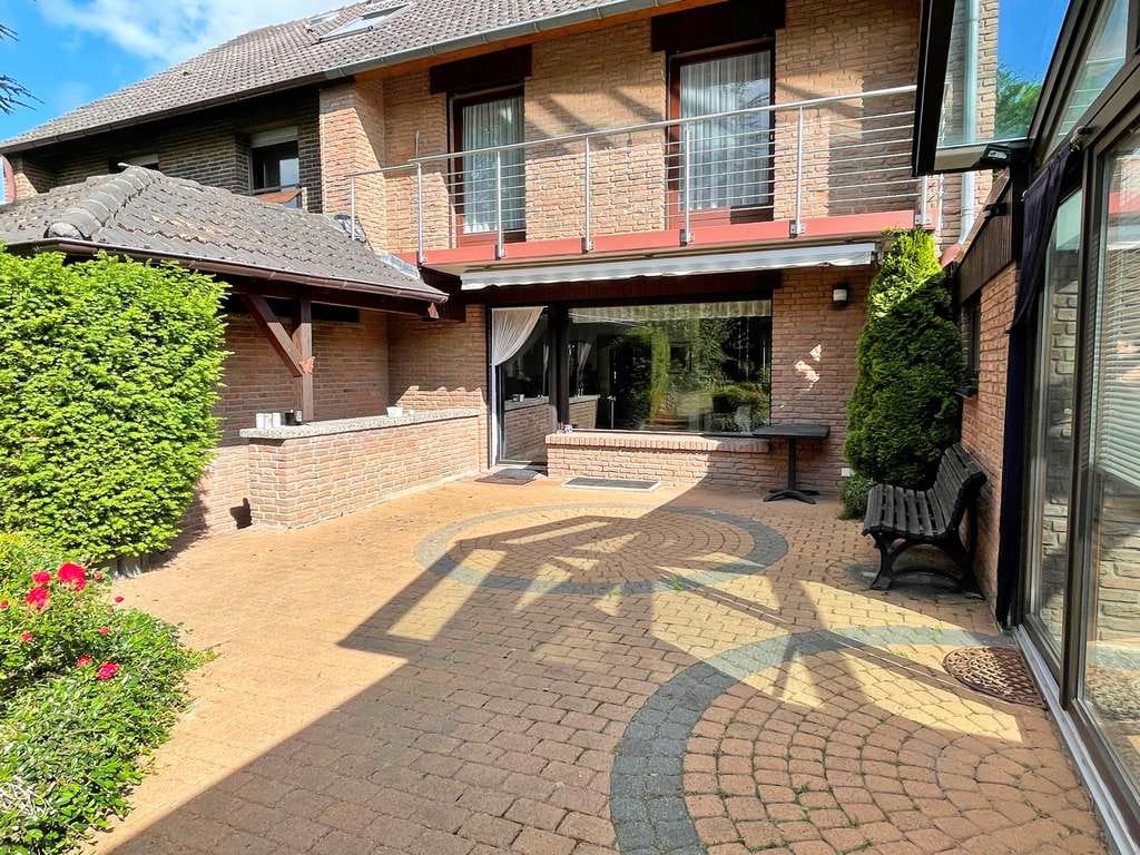 Immobilie in Wennigsen (Deister) - - NEUER PREIS - Großes Einfamilienhaus mit neuer Heizungsanlage - Bild 3