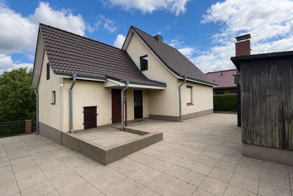 Immobilie in Süsel - Renovierungsbedürftiges EFH mit Teilkeller und Garage in ruhiger Lage. Ideal für Handwerker! - Bild 0
