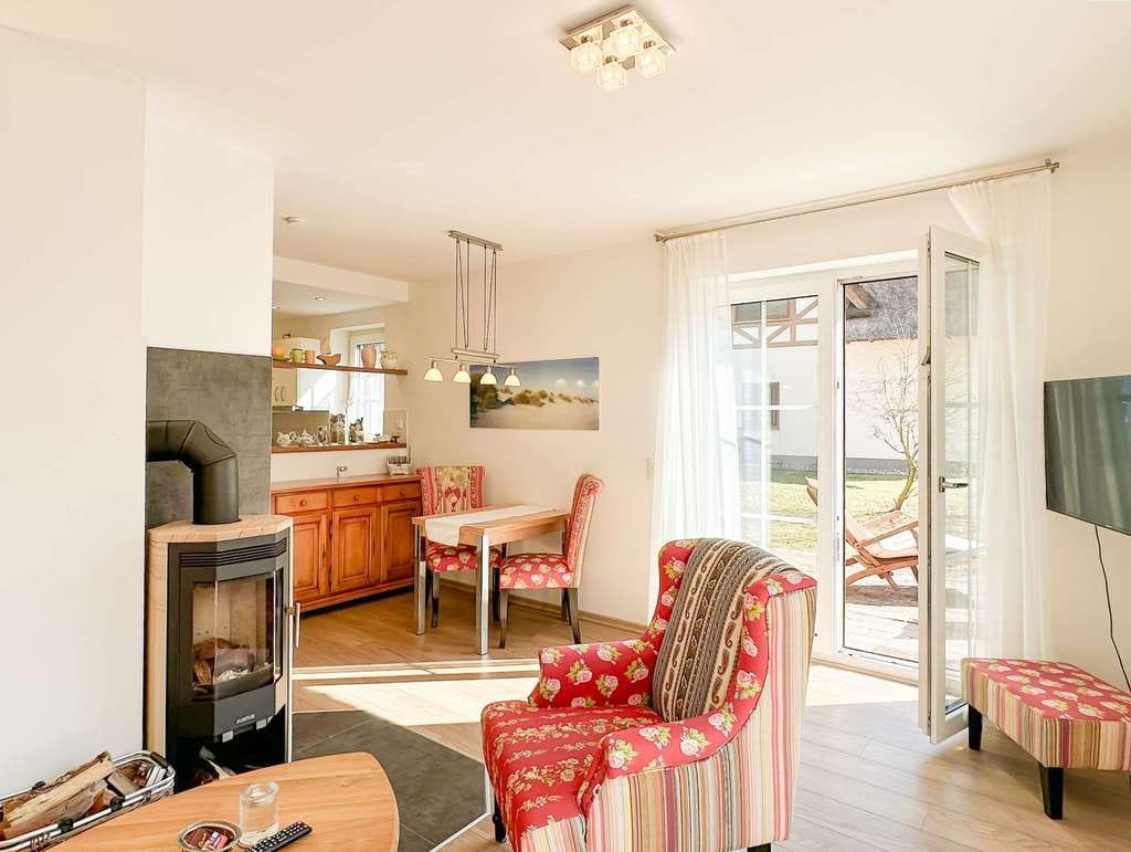 Immobilie in Zirchow - Insel-Idyll unter Reet: Modernes Komfort-Ferienhaus mit Kamin im Fischerdorf Zirchow - Bild 4