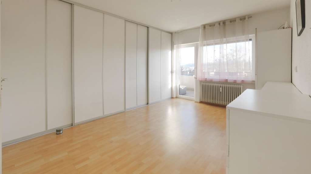 Immobilie in Offenau - Wohnen mit Ausblick: Großzügige Wohnung mit Balkon und Garage - Bild 4