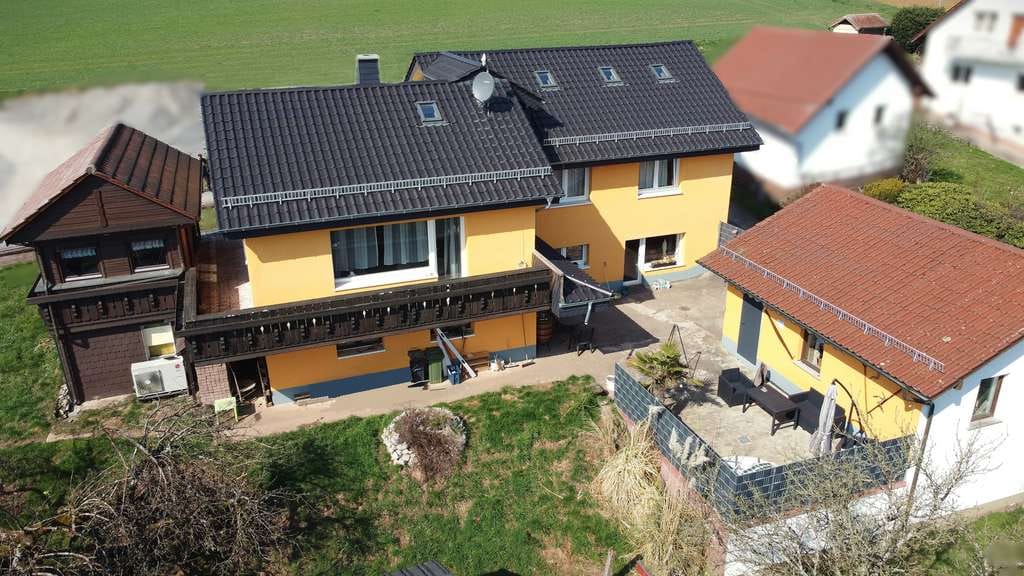 Immobilie in Schönbrunn - Modernisiertes Einfamilienhaus mit Doppelgarage und großem Grundstück in ländlicher Lage ! - Bild 2
