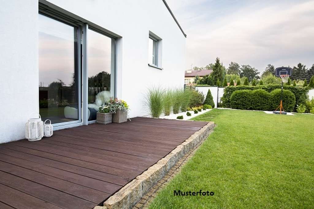 Immobilie in Lemgo - Freistehendes Einfamilienhaus mit Terrasse und Garage - Bild 0