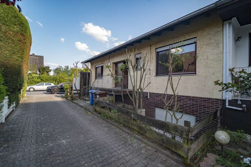 Immobilie in Mörfelden-Walldorf - Altes Haus, neue Träume – Sanierungsobjekt in Mörfelden-Walldorf - Bild 1