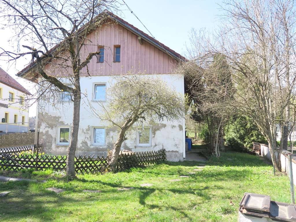 Immobilie in Tiefenbach - "Bauernhaus" m. Scheune u. Bachlauf - nur ca. 2 km z. Autobahn A3/Ausfahrt Passau-Nord - Bild 2
