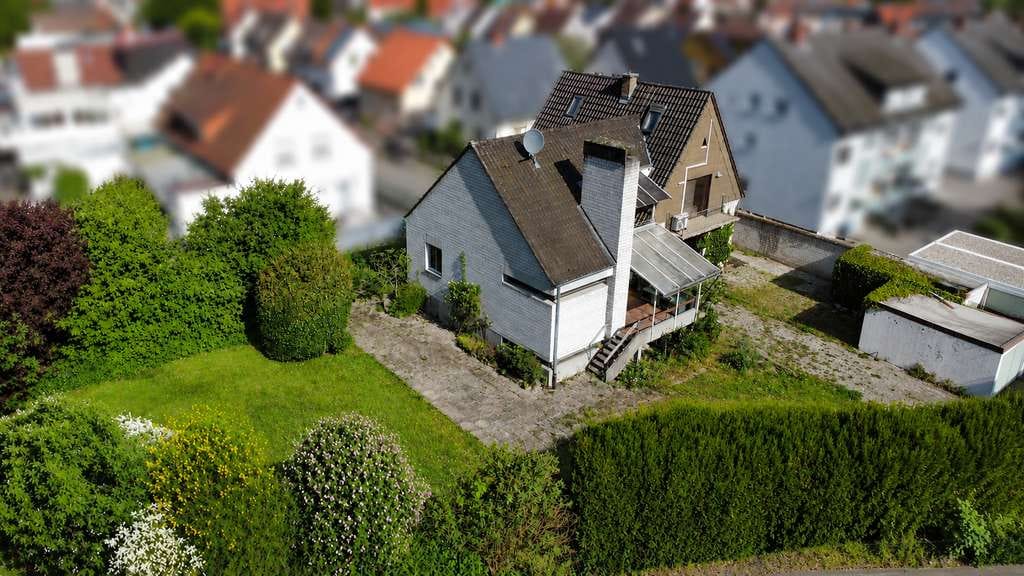Immobilie in Altrip - Großzügiges Ein-/Zweifamilienhaus mit großem Grundstück, Garten & viel Potenzial in ruhiger Lage - Bild 0
