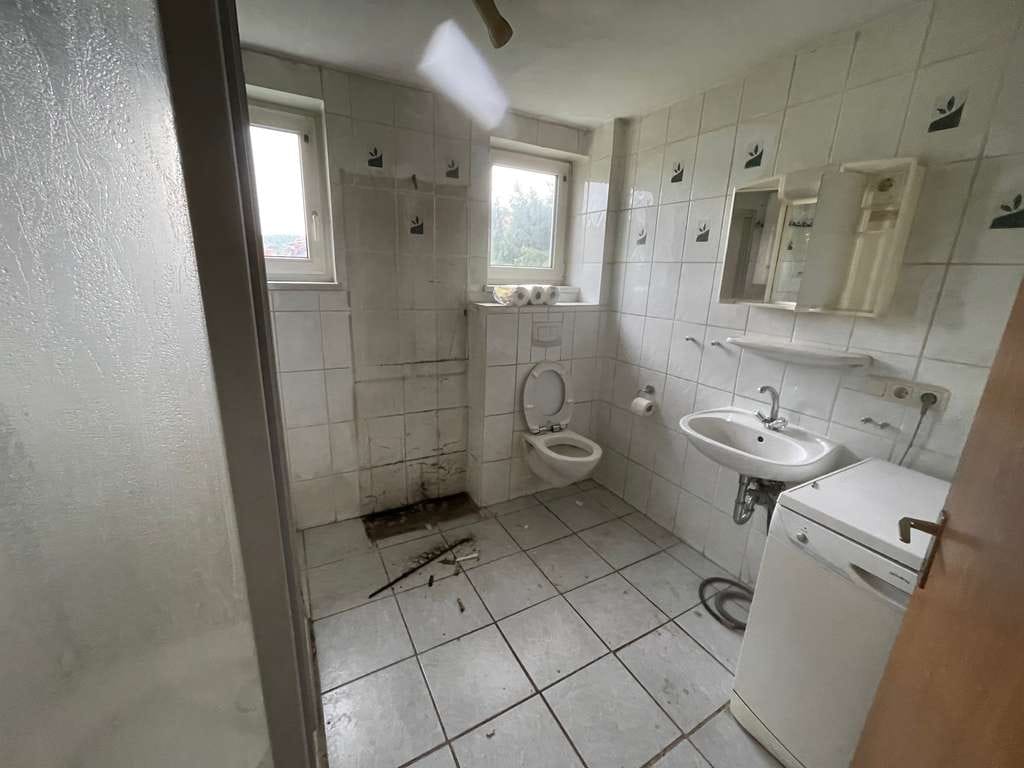 Immobilie in Oberdachstetten - Renovierungsbedürftiges Haus in zentraler Lage in Oberdachstetten - Bild 4