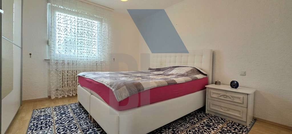 Immobilie in Kieselbronn - Helles Zuhause mit Balkon – großzügige 4-Zimmer-Wohnung in gepflegtem Wohnumfeld - Bild 3