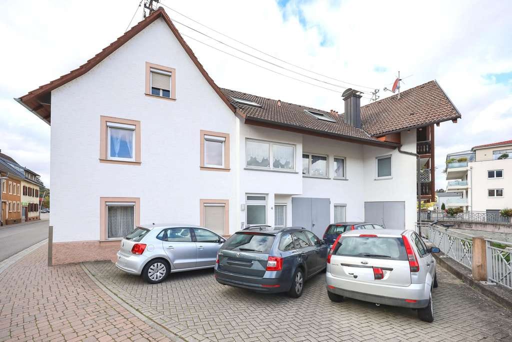 Immobilie in Kandern - Zwei Immobilien zu einem Preis - 1-2 Familienhaus mit angebautem 5-Familienhaus und großem Potenzial - Bild 4