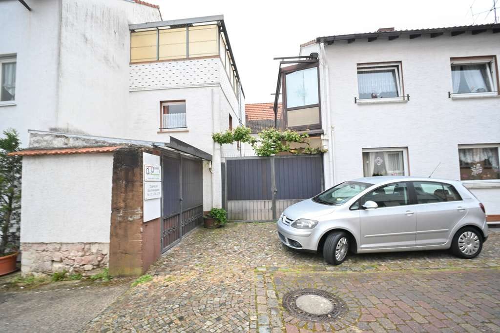 Immobilie in Groß-Umstadt - DIETZ: Gepflegtes Einfamilienhaus mit Nebengebäude, Keller und Stellplatzfläche in Groß-Umstadt! - Bild 1