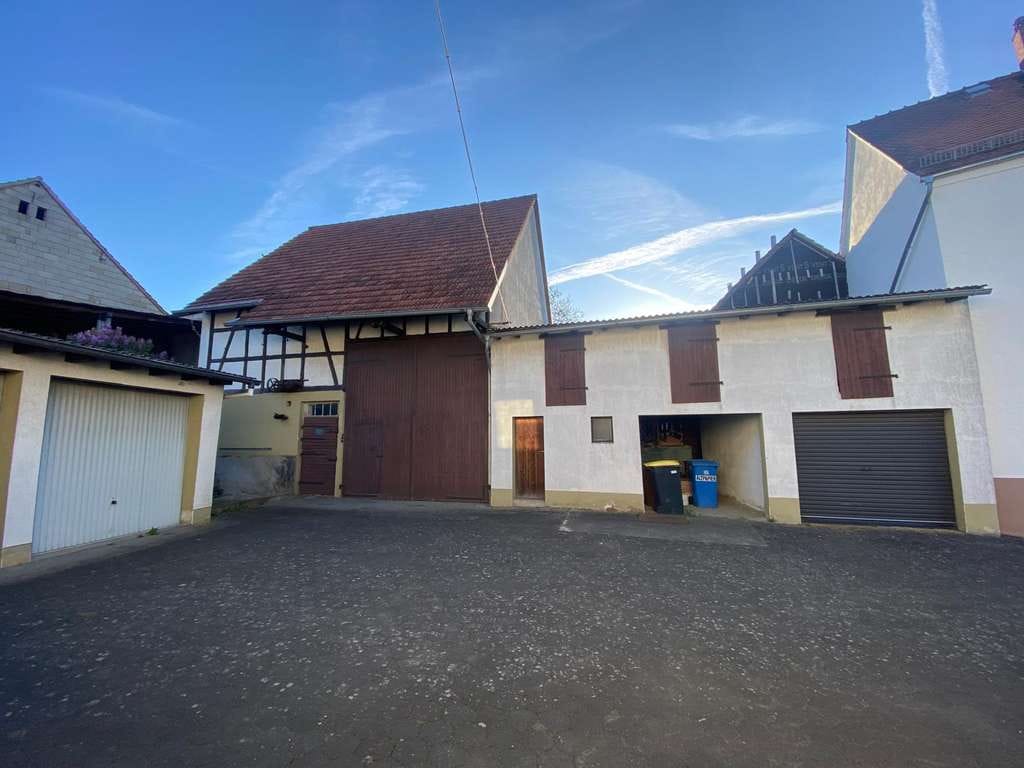 Immobilie in Hüttenberg - Großzügiges Einfamilienhaus mit Garage, Scheune, Nebengebäuden + Garten in Hüttenberg - Bild 3