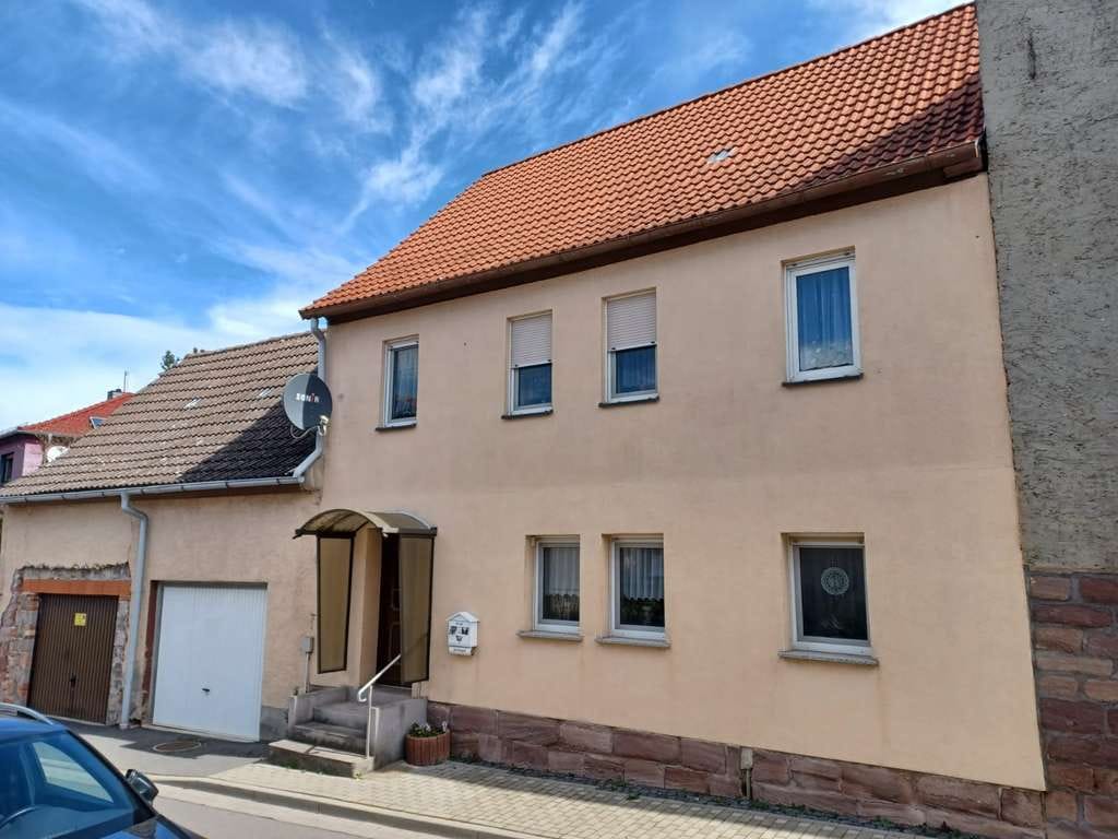 Immobilie in Bad Frankenhausen/Kyffhäuser - Ihr neues Zuhause in Ichstedt – charmantes Reihenhaus mit Garten und individuellem Potenzial - Bild 0