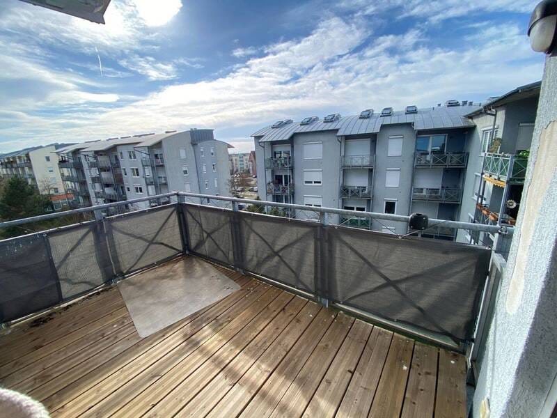 Immobilie in Kabelsketal - Frisch Renovierte Dachgeschosswohnng mit Balkon ! - Bild 0
