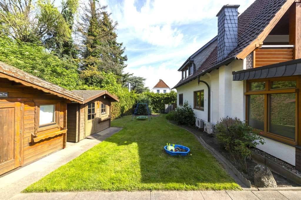 Immobilie in Lübbecke - Zentrumsnahes Wohnhaus mit Wintergarten, Kamin & Potenzial für zwei Wohneinheiten - Bild 2