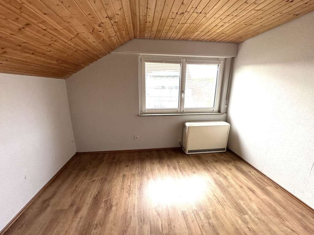 Immobilie in Esslingen am Neckar - 2-Zimmer-DG-Wohnung in Esslingen-Sulzgries - Bild 1