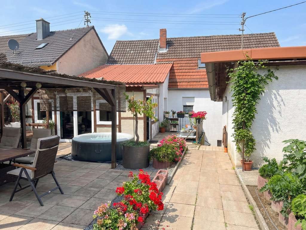 Immobilie in Meckesheim - Familienidylle in ruhiger Lage: Einfamilienhaus mit Einliegerwohnung - Bild 0