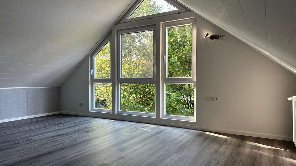 Immobilie in Bergneustadt - Charmantes Einfamilienhaus mit großzügigem Grundstück und Terrasse - Bild 2