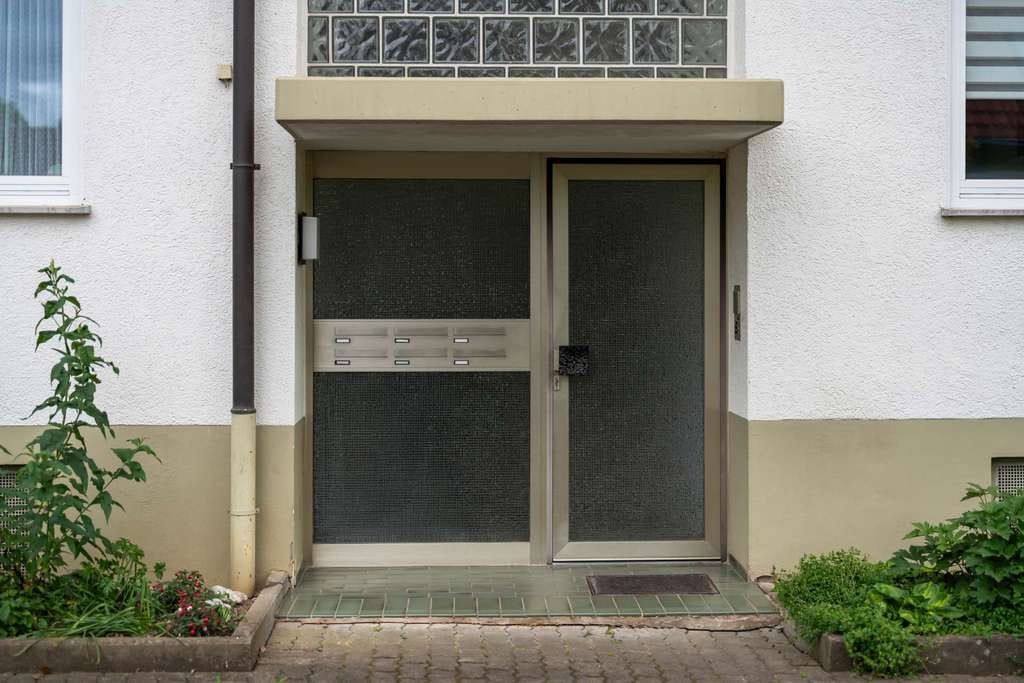 Immobilie in Denzlingen - Großzügige 3-Zimmer-Wohnung mit Südbalkon, modernisiertem Bad, langfristig Mietverhältnis & Garage - Bild 2