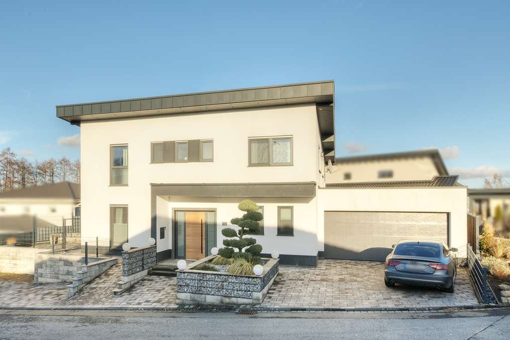 Immobilie in Gehlert - Wohnen im Bauhausstil! Zeitloses Einfamilienhaus mit gehobener Ausstattung - Bild 1