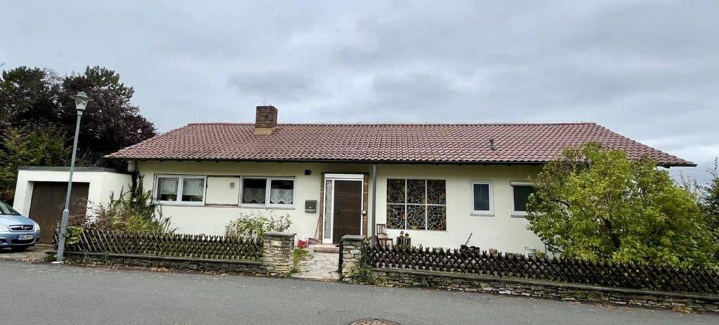 Immobilie in Weikersheim - Wohnhaus in ruhiger Lage mit Aussicht und Garten - Bild 1