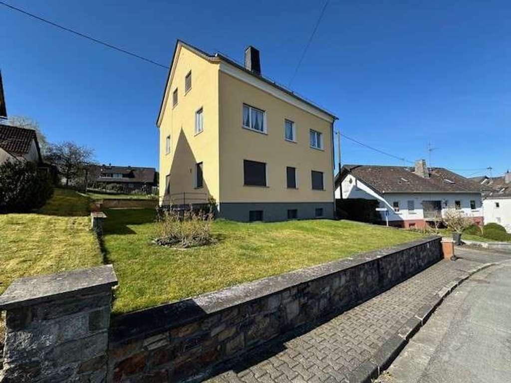 Immobilie in Hohenstein - Freistehendes Haus (3 Wohneinheiten/ 2 Garagen) in Breidhardt!  Eckgrundstück 870m² ! - Bild 0