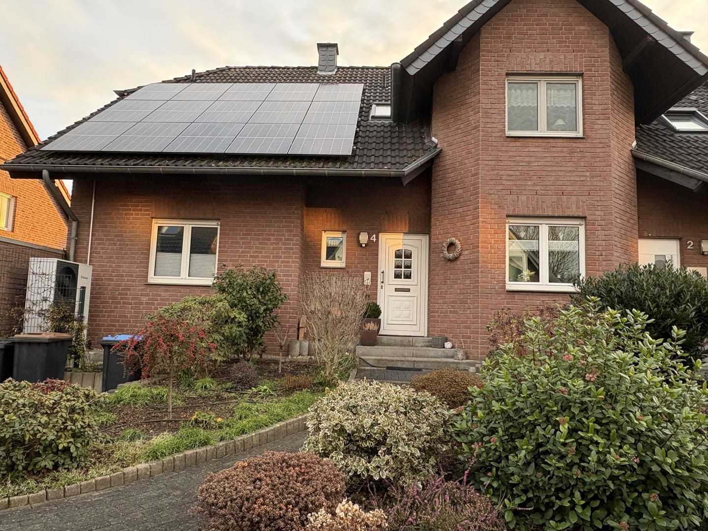 Immobilie in Alpen - Große Doppelhaushälfte in Top-Lage. Gepflegtes Zweifamilienhaus in ruhiger und zentraler Lage. - Bild 0