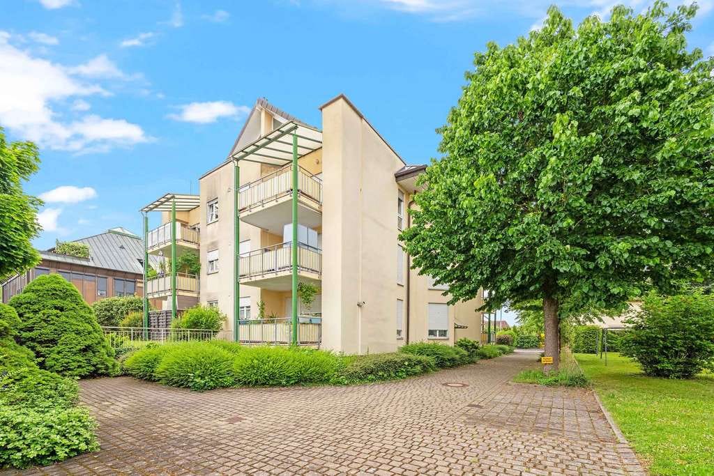 Immobilie in Herbolzheim - Helle 2-Zimmer-Wohnung mit überdachtem Balkon und Tiefgaragenstellplatz in Herbolzheim - Bild 1