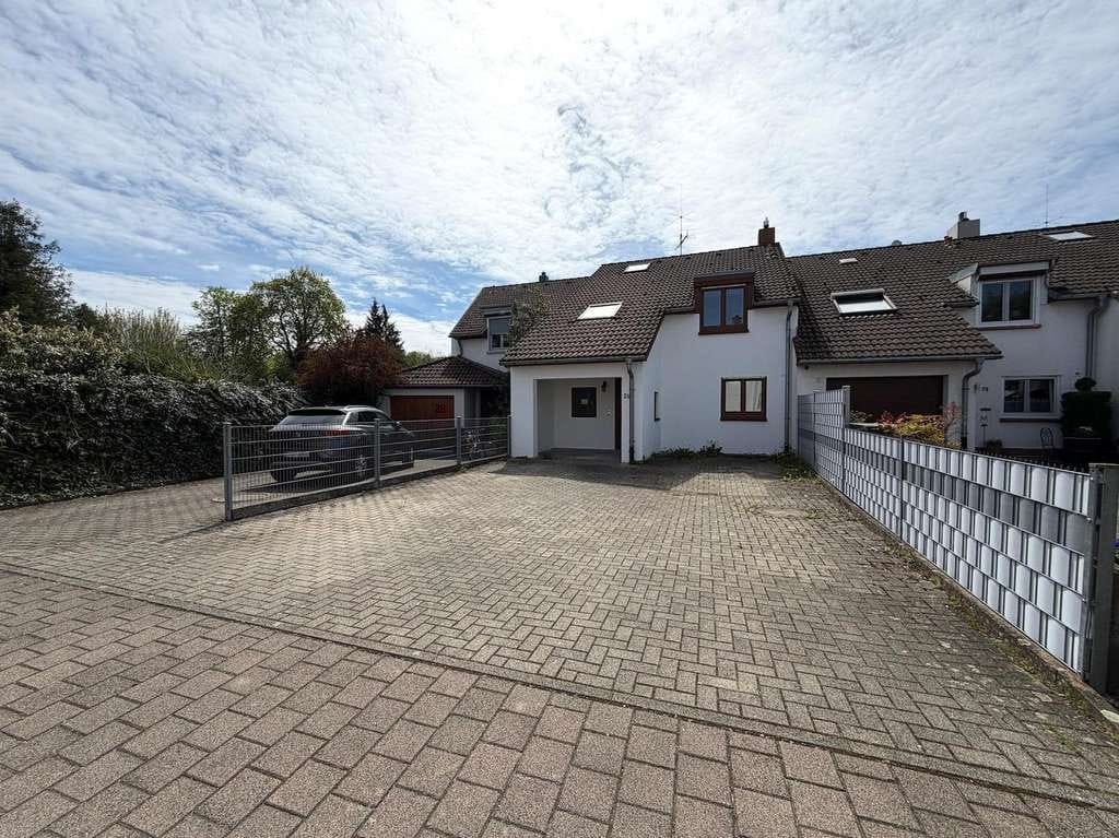 Immobilie in Kenzingen - Schönes, modernes Reihenhaus inkl. Garten * in Kenzingen - Bild 0