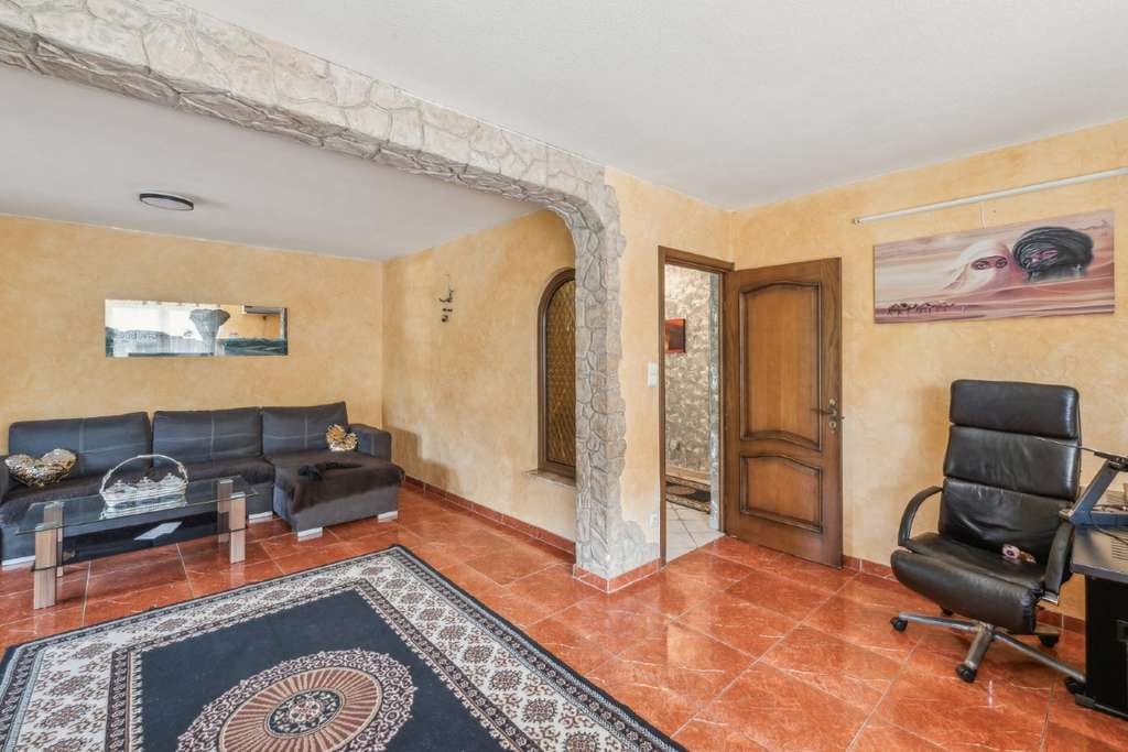 Immobilie in Weilrod - Vielseitiges Zweifamilienhaus mit Ausblick und Garten - Bild 2