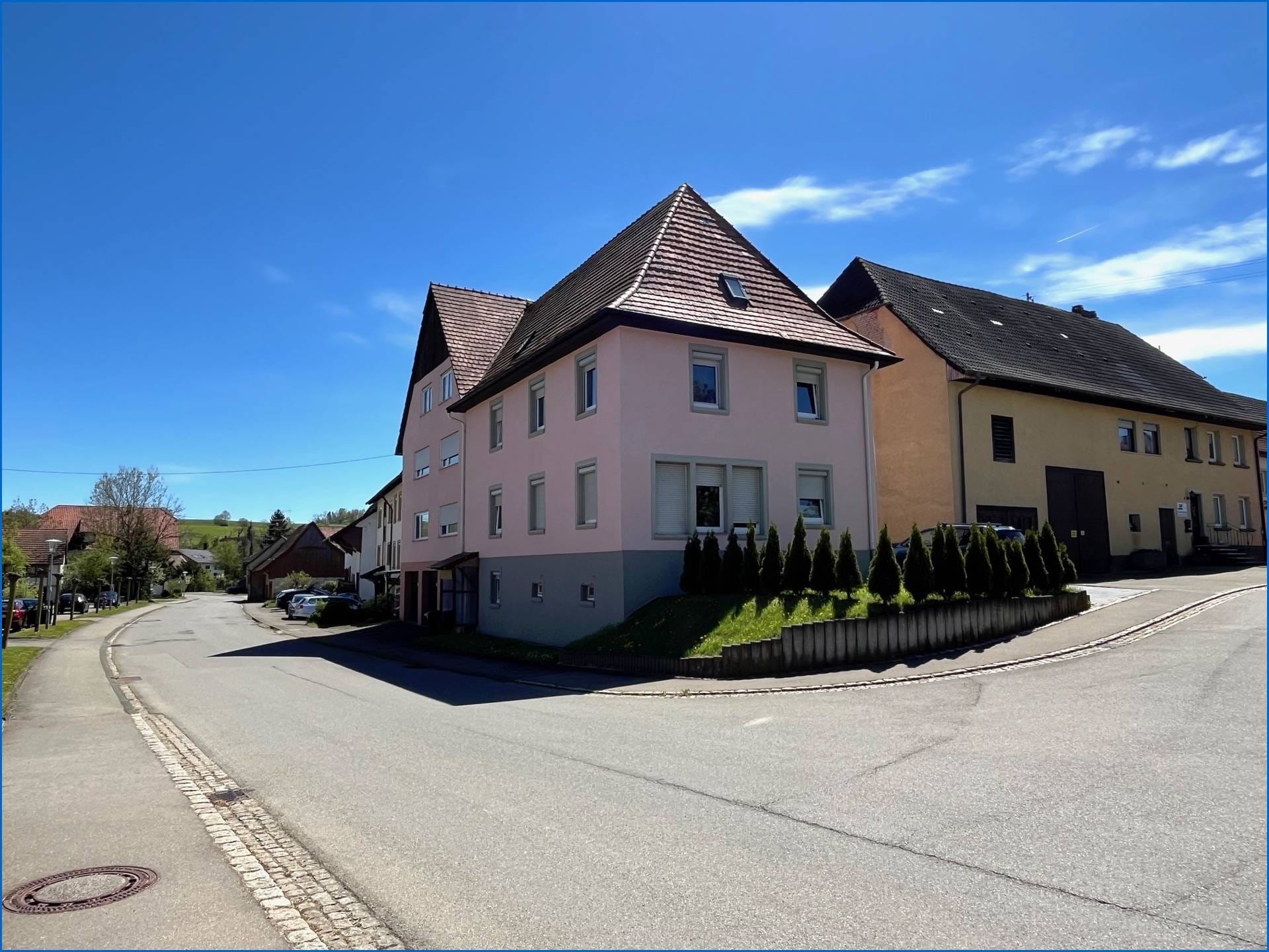 Immobilie in Tengen - Optimales Mehrfamilienhaus mit 6 Einheiten und sehr guter Rendite, vieles Modernisiert ! - Bild 2