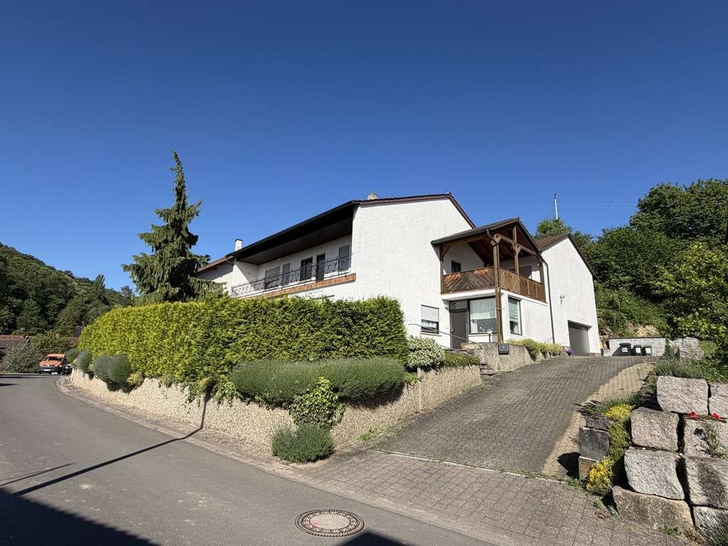 Immobilie in Gleiszellen-Gleishorbach - Wohnhaus in traumhafter Lage mit viel Platz und herrlichem Fernblick - Bild 1