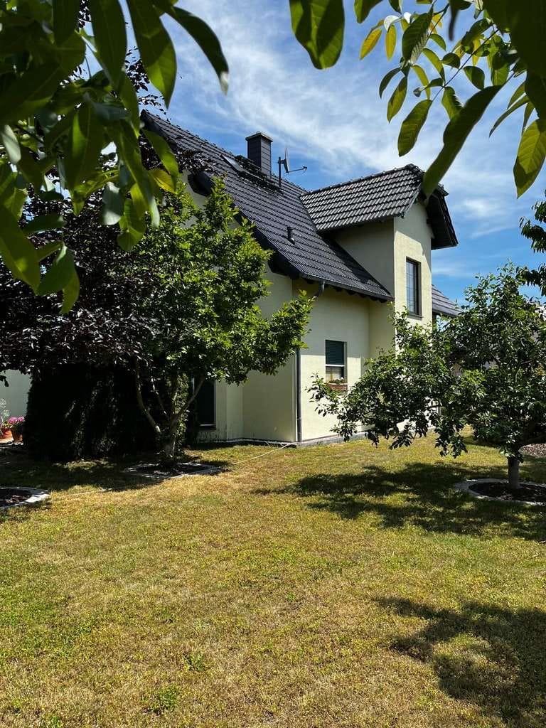 Immobilie in Pessin - Gut geschnittenes Einfamilienhaus mit Carport und Garage auf großen sonnigen Grundstück - Bild 1