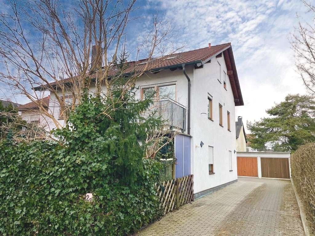 Immobilie in Maisach - 2 Eigentumswohnungen und Gewerbe-/ Hobbyeinheit - Bild 0