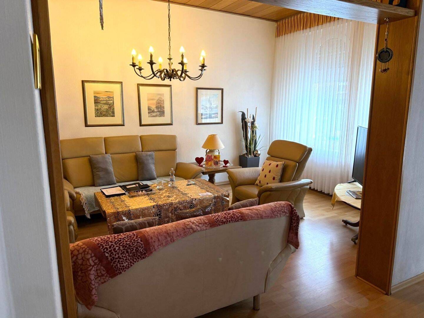 Immobilie in Ahlen - Provisionsfrei vom Eigentümer in der Ahlener Innenstadt, eine 3-Zimmer Erdgeschosswohnung (4 Zimmer möglich) in einem sehr gepflegten 3-Familienhaus.  - Bild 1