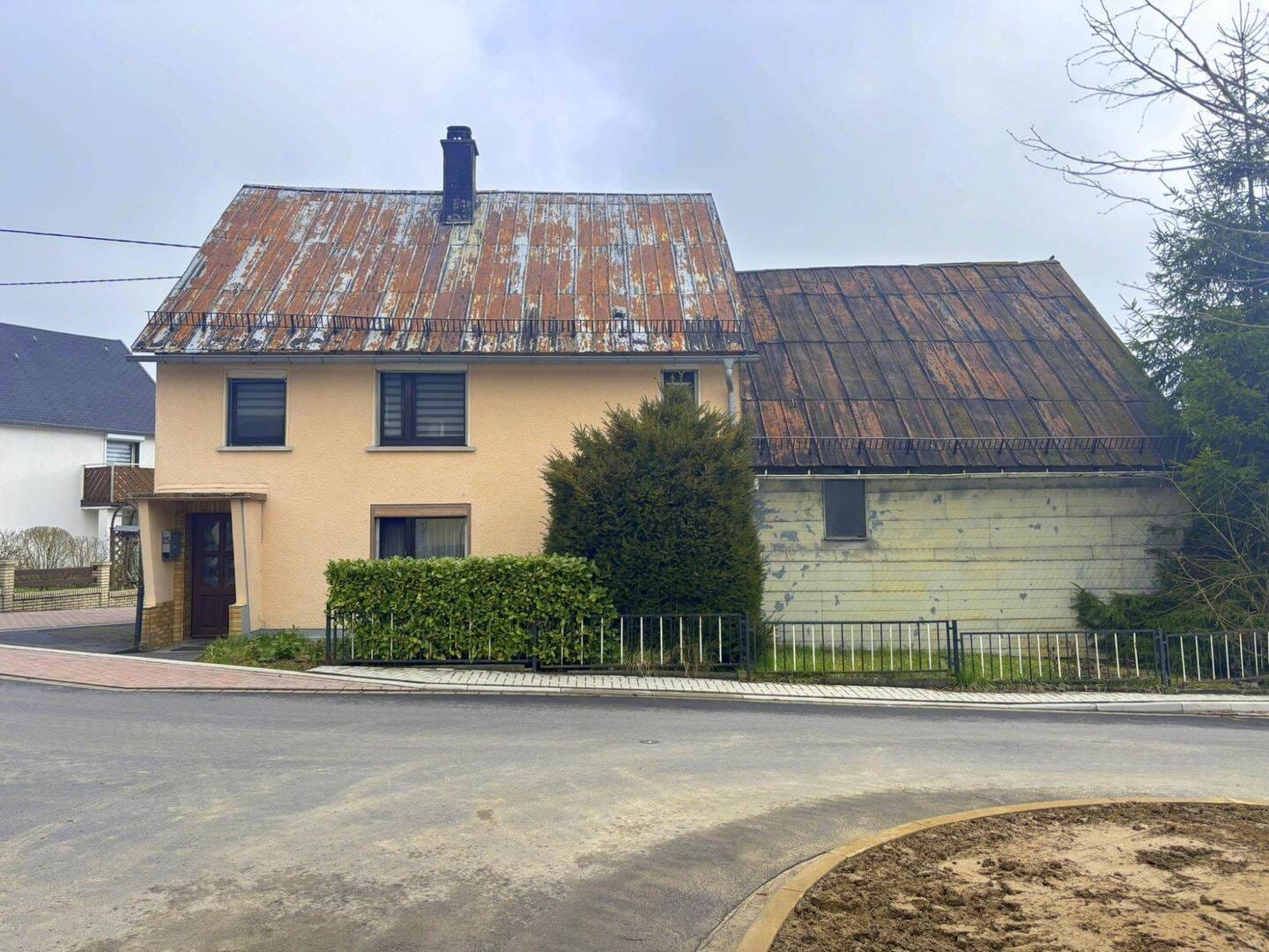 Immobilie in Rennerod - Zentral Wohnen und trotzdem sein eigenes Gartenparadies haben? Uriges Bauernhaus mit Scheune in Rennerod - Bild 0