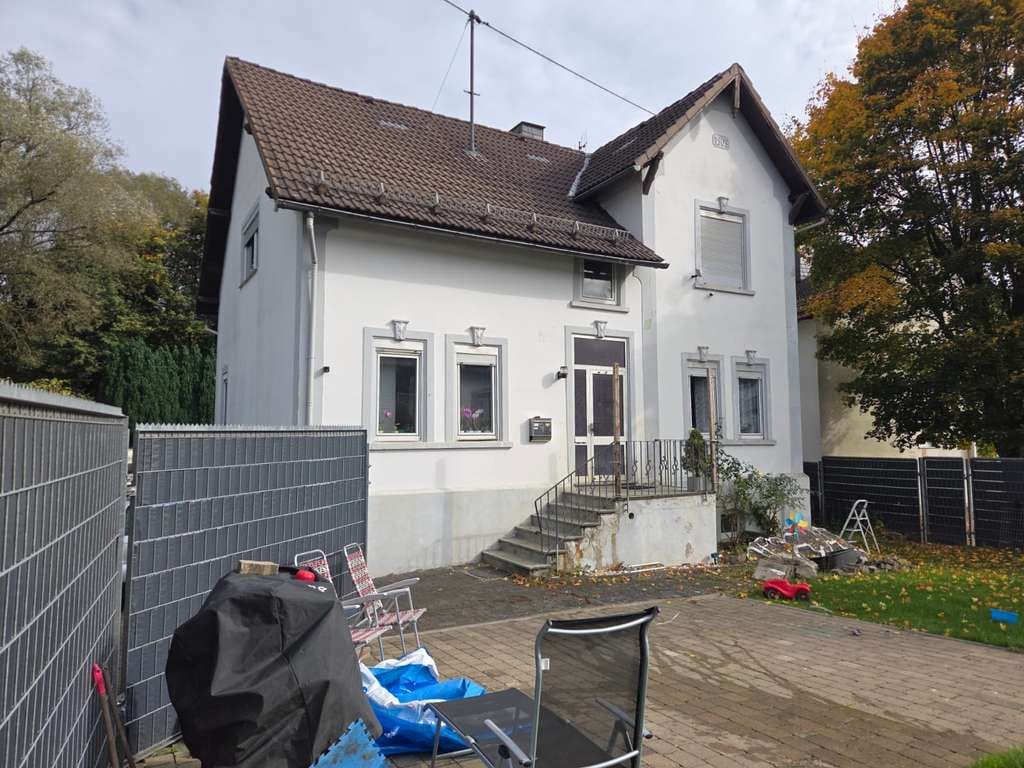 Immobilie in Kreuztal - 1 bis 2 Familienhaus in Kreuztal mit großem flachen Grundstück - Bild 0