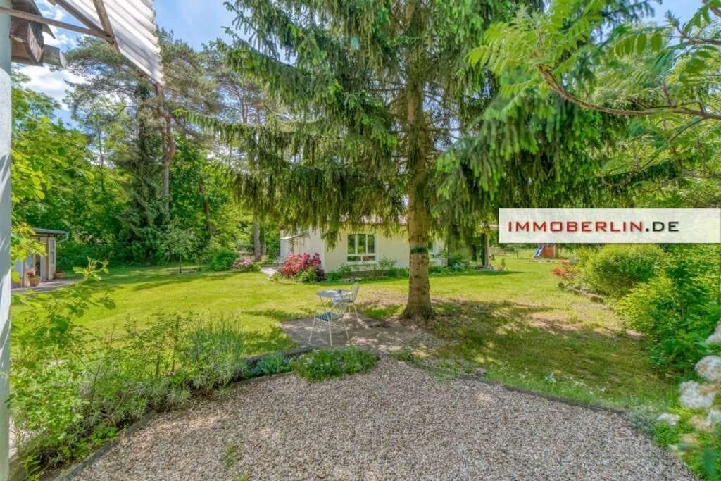 Immobilie in Bad Saarow - IMMOBERLIN.DE - Bungalow mit Nebengebäude auf naturschönem Grundstück in Südausrichtung - Bild 3