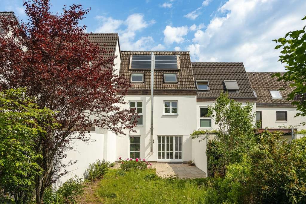 Immobilie in Grasbrunn - Ideales Zuhause für Familien - hochwertig modernisiert mit Raum für individuelle Gestaltung  - Bild 0