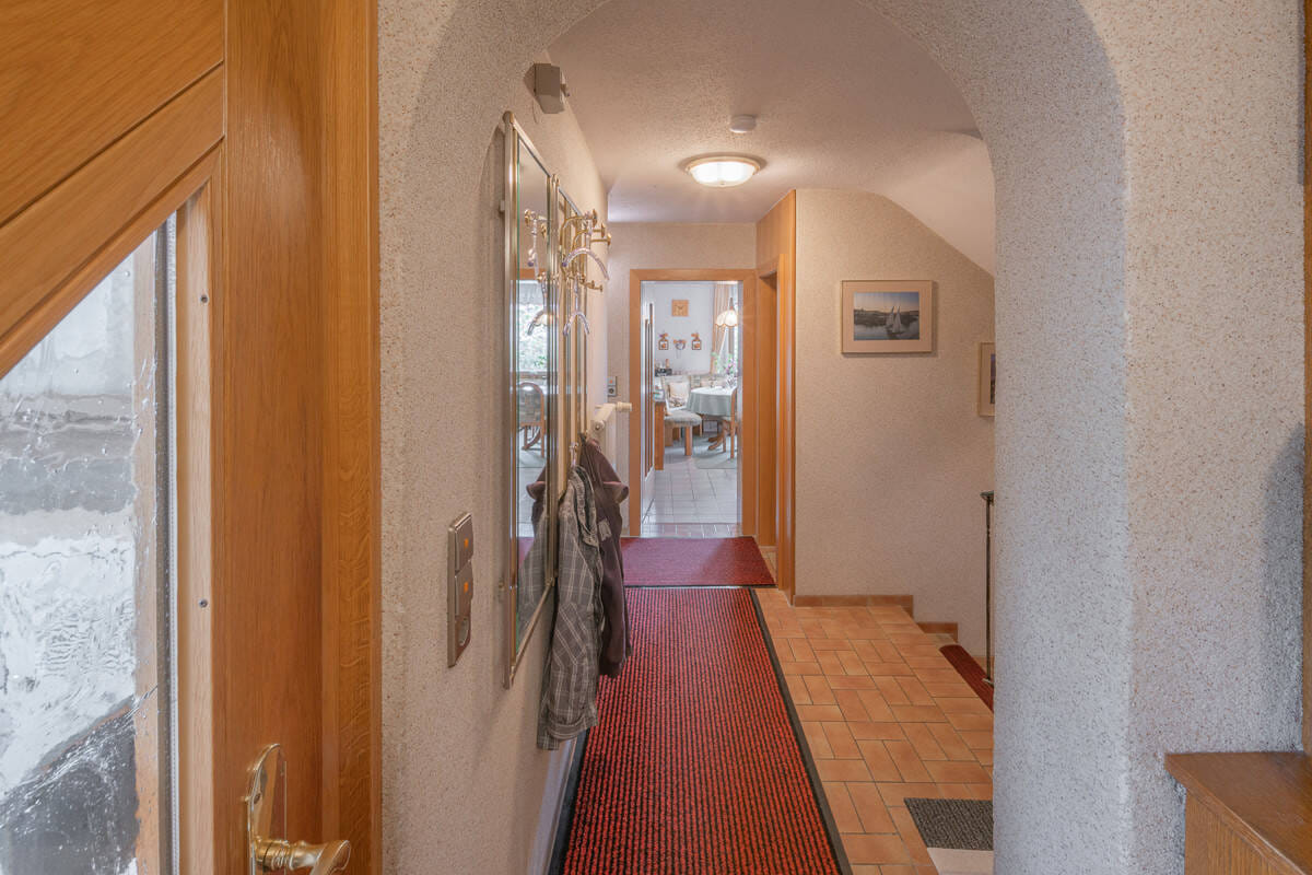 Immobilie in Gailingen am Hochrhein - Gepflegtes 2-Familienhaus in zentraler Lage von Gailingen - Bild 4