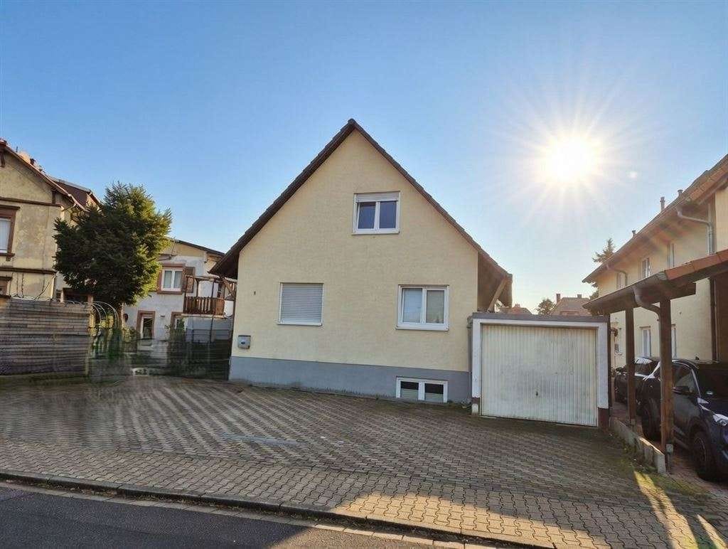 Immobilie in Freinsheim - Freistehendes Wohnhaus mit großem Garten, zentral und ruhig - Bild 1