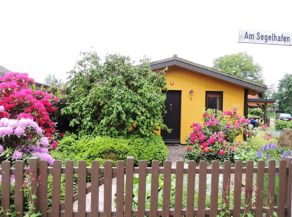 Immobilie in Gudow - … nur wenige Schritte zum See! Attraktives Ferienhaus mit gr. Süd-Terrasse und Carport 
 - Bild 1