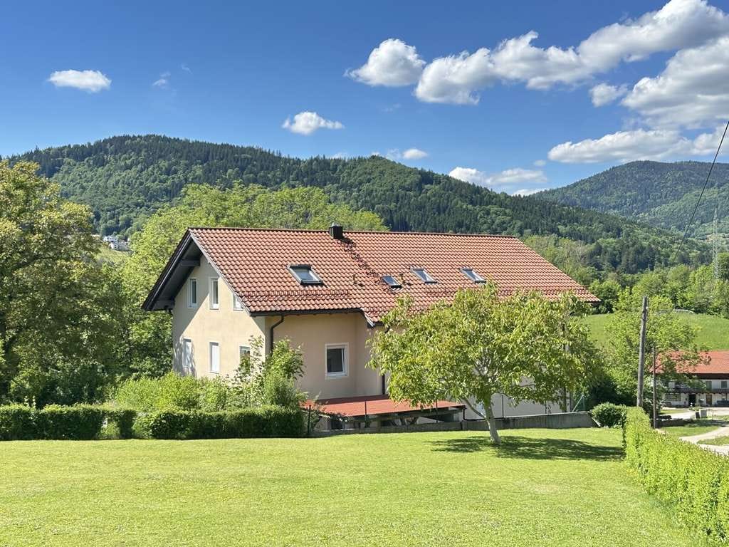 Immobilie in Grafling - Kapitalanlage: Solide vermietete 2 1/2 Zimmer-ETW mit Balkon + Terrasse u. ca. 100 m2 eigenem Garten - Bild 2