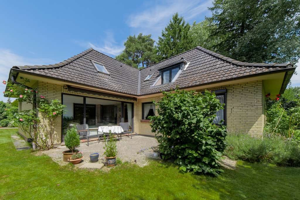 Immobilie in Ellerbek - Charmantes Einfamilienhaus mit Modernisierungspotenzial in idyllischer Lage in Ellerbek - Bild 0