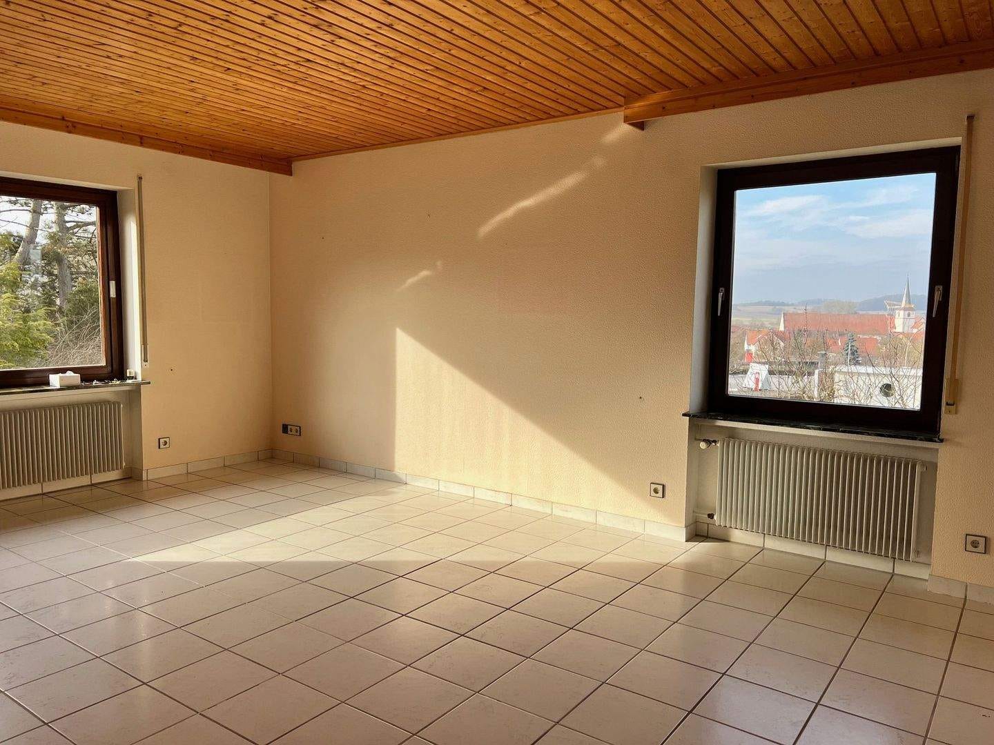 Immobilie in Stadtlauringen - "OPEN HOUSE" am Sonntag, den 26.04. zw. 14 und 16 Uhr, EFH, Sulzdorfer Str. 7, Stadtlauringen, Einfamilienhaus mit großem Grundstück in Stad - Bild 2