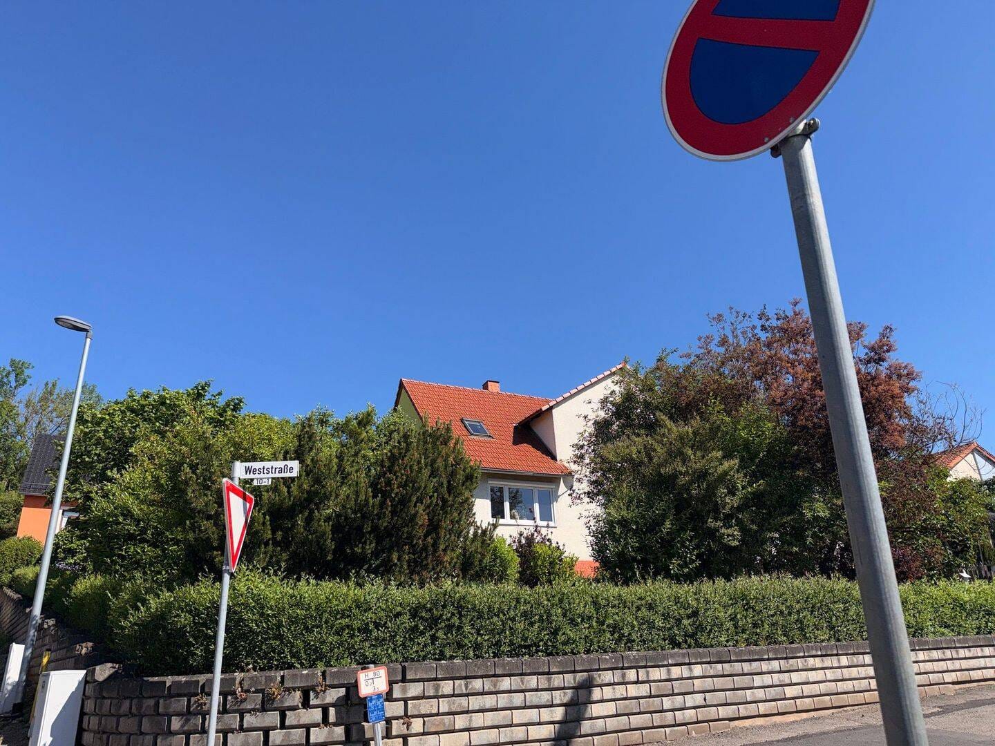 Immobilie in Bad Liebenstein - Doppelhaushälfte mit angelegtem Grundstück in guter Lage von Bad Liebenstein OT Schweina - Bild 2