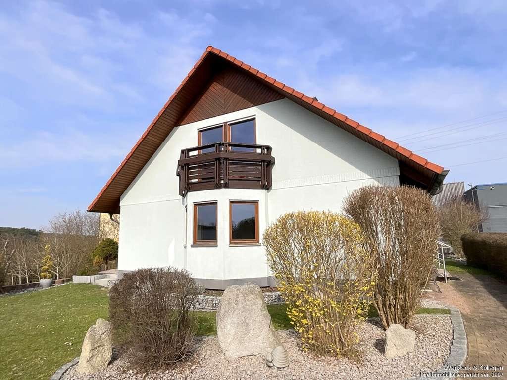 Immobilie in Abenberg - Wohnen auf einer Ebene:
Einfamilienhaus mit Keller und
ausbaufähigem Dachgeschoss
sowie zwei Gara - Bild 0