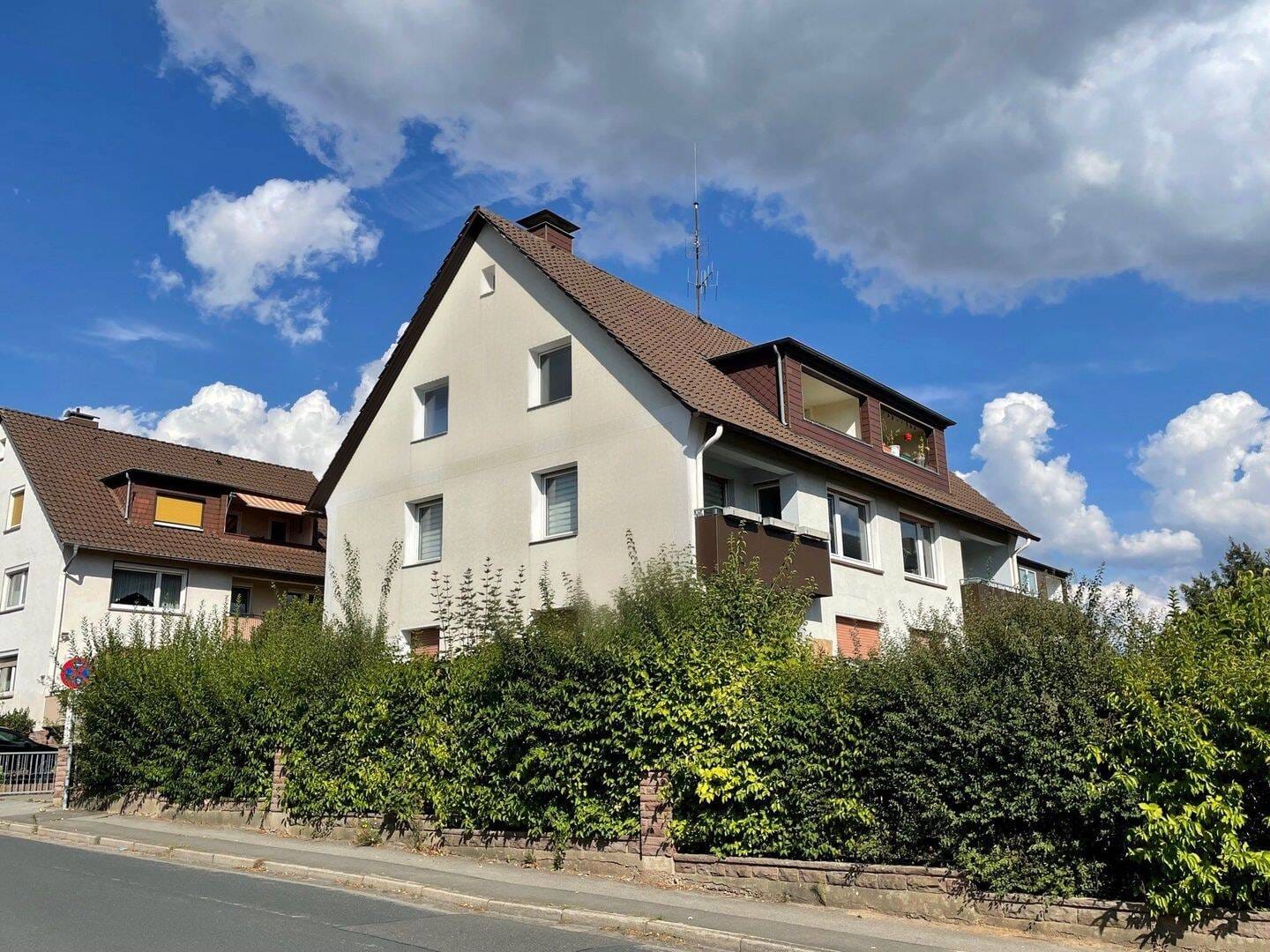 Immobilie in Bad Pyrmont - Kapitalanlage mit Perspektive - Repräsentatives Renditeobjekt mit 6 Wohneinheiten in ruhiger, bevorzugter Wohnlage - Bild 1