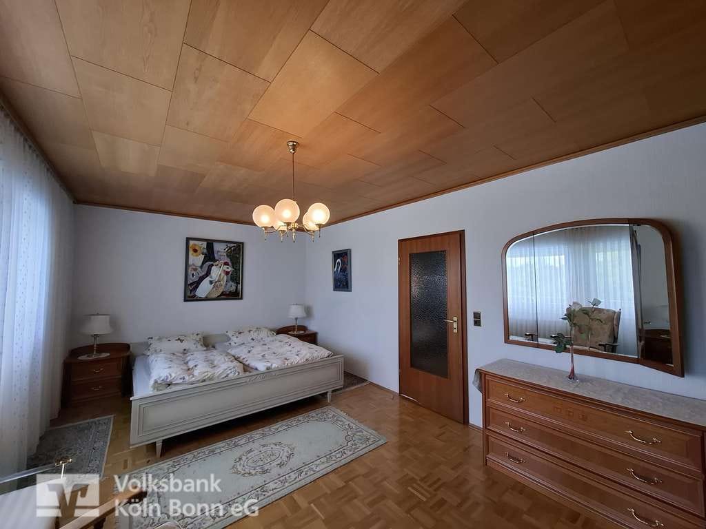Immobilie in Bad Honnef - Bad Honnef-Aegidienberg-Großzügiges Zweifamilienhaus mit schönem Garten. - Bild 4